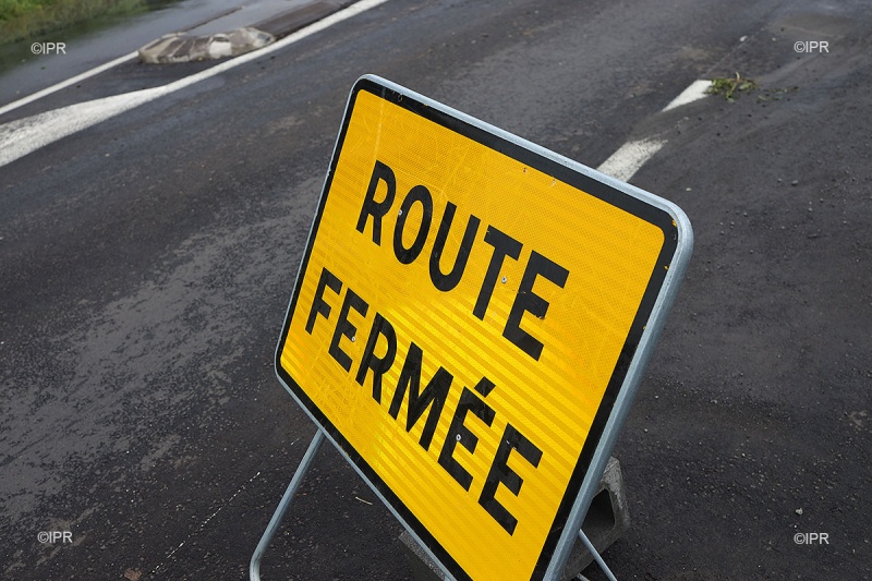 La RD980 fermée à la circulation, entre Montclus et Saint-André de Roquepertuis