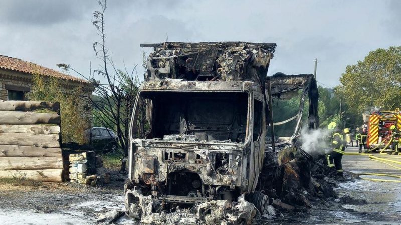 Pont-Saint-Esprit / Barjac : Un camion prend feu , électricité et internet coupés